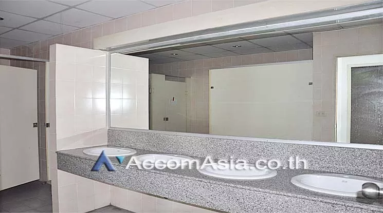 10  Office Space For Rent in Silom ,Bangkok BTS Sala Daeng at Vorawat Building AA10946